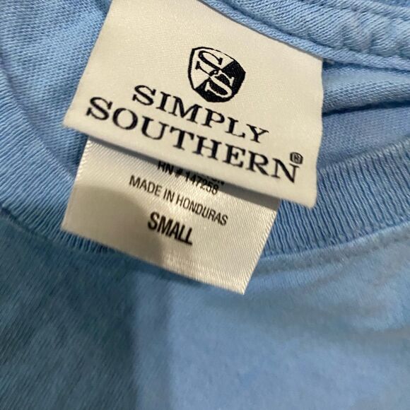 Super cute Simply Southern Women's Smile Short Sleeve Graphic T-Shirt - Picture 2 of 6